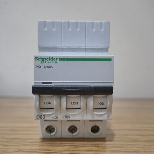 Interruttore automatico